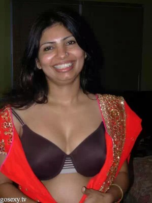 sexy indian bhabhi hot bra nipple pics