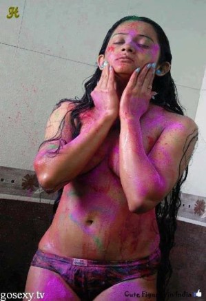 Hot Girl Nude Holi Color Pics