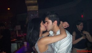 arab gril kiss girl hot sex HD wallper