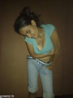 sexy bitch indian desi girlfriend removing too bra and fucking with boyfriend-6
