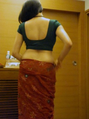Indian Bhabhi saree removed sex photo 