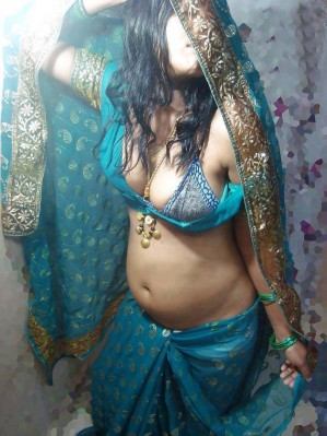 tamil milf hot show exposing big navel