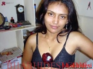 desi bhabhi ki private pics and removing bra showing nipples-4
