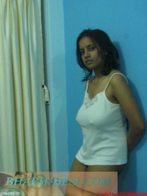 desi bhabhi showing her nipple in night dress