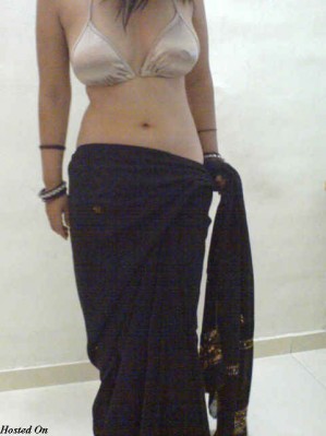 bhabhi in bra without blouse