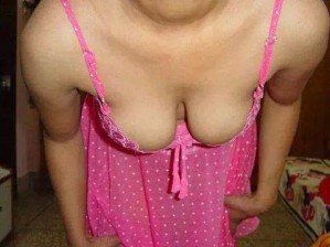 mumbai girl hot cleavage nipple pics