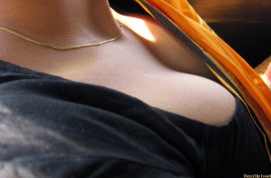 bhabhi cleavage nipple