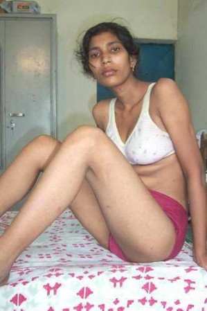 bhabhi in bra and pantie naked photo