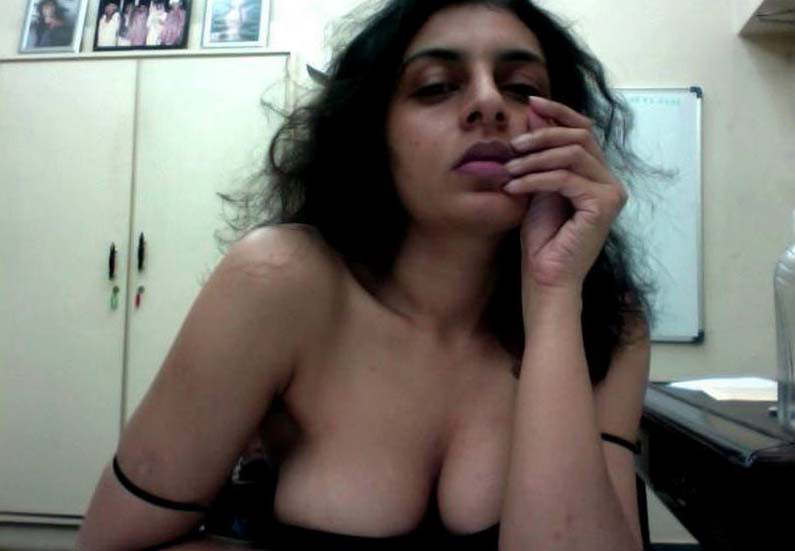Burkha Removing Hot Girl Porn - PAKISTANI GIRL NUDE STRIPING REMOVING BURKA PICS