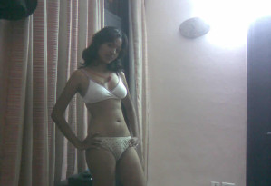 Monika Bhabhi Xxx - Hot Desi Bhabhi Monika Taking her own Nude Pics