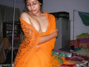 bhabhi sexy women boob in bra