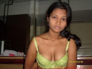 sexy bhabhi in bra