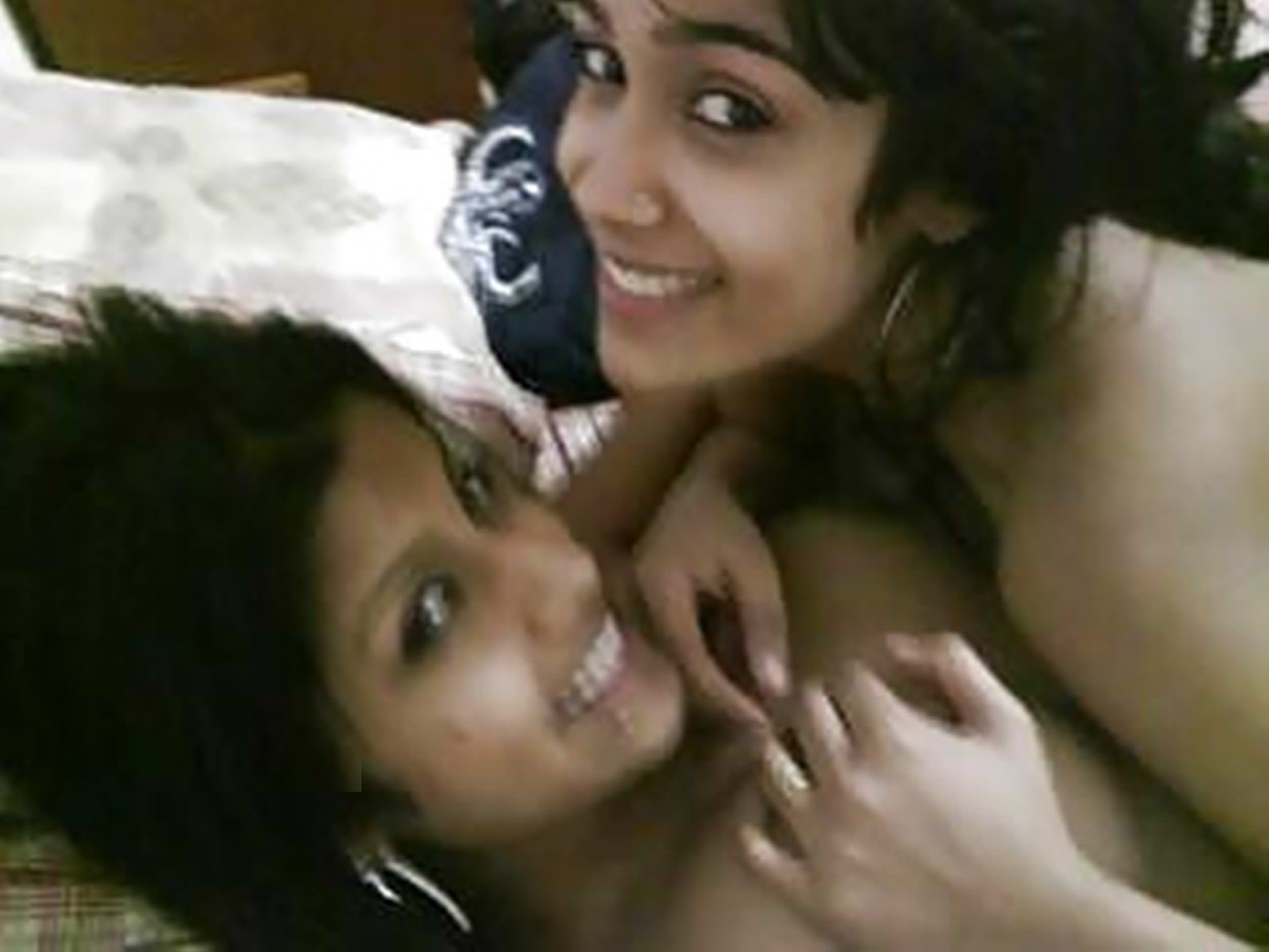 Desi Indian & Pakistani Lesbian Sex Girls Bhabhi And Aunties