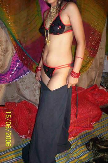 sexiest Bhabhi Desi nude Removing saree Bra