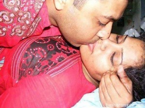 Indian woman kiss girls sexy picture