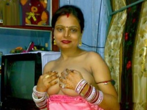indian bhabhi cleavage