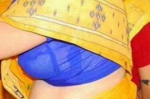 bhabhi showing boobs from blouse