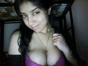 hot indian desi aunty half nude saree boobs and bra blouse removing