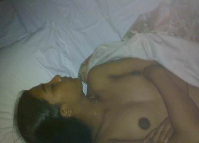 Cute Sexy Kerala Girlfriend Naked Photo Bedroom photo