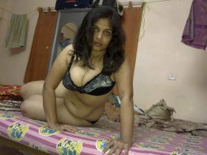 bhabhi bedroom sex saree removed