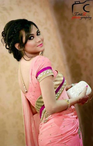saree without blouse photos