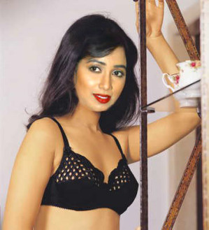 shreya ghoshal nude pics in bra