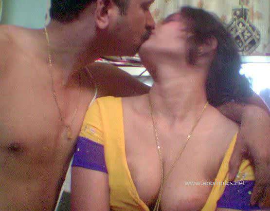 Chut Me Land Mera - Young South Indian Couple Home Made Sex Images