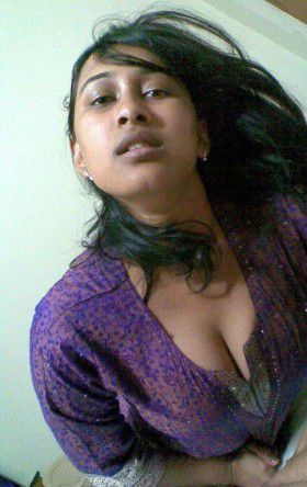 Deep Cleavage Indian Nangi Chut College Girl