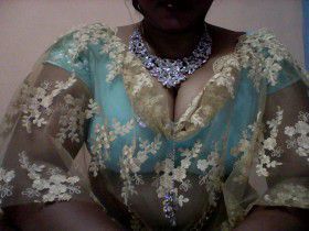 Deep Cleavage Shot Sexy Naked Indian Hot Aunty