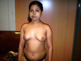 Desi Hot Indian Housewife Posing Shaved Nude Pussy Bedroom