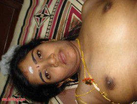 Desi Tamil Housewife Showing Her Naked Body