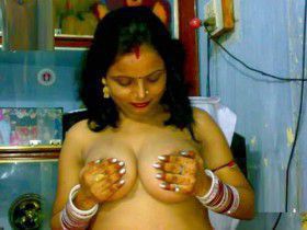 Hot Desi Bhabhi Removing Blouse Bra Having booobs Sex