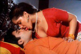 hot indian vhabi kissing her hasband