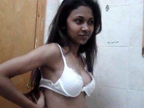 hot sexy teen white bra boobs pics