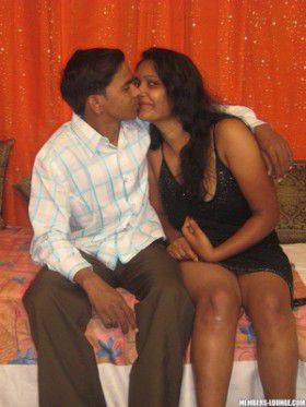 Indian College Girl Naked And kiss Pic