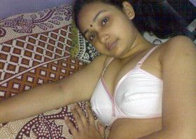 Sexy Deep Cleavage Indian College Desi Big Mamme Girl
