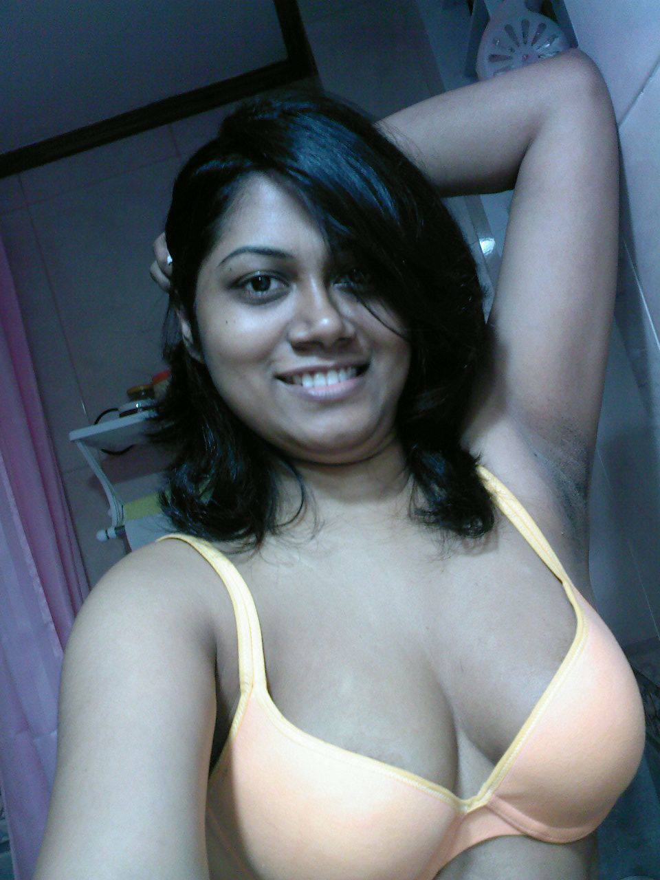 Big Boob Wo Gujrati - Indian Gujrati Bhabi Ki Boobs Nude Photo Gallery