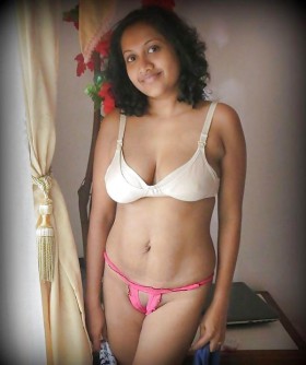 busty indian college girl ki sexy bra panty pics