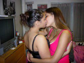 desi lesbian party girl kiss pics