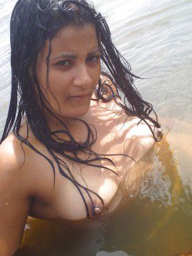 tamil girl showing tits body wet figure pics