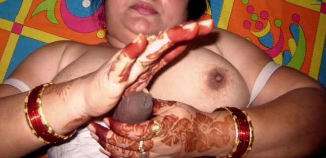 Amateur Indian Housewives Blowing Big Desi Cocks XXX Porn Photos