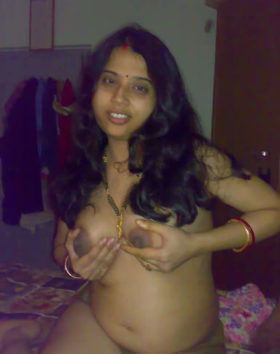 indian bhabhi naughty tits