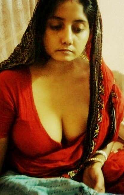 Naked Nude Desi Sari Red - Naked Indian Maid Saree Wali Photos