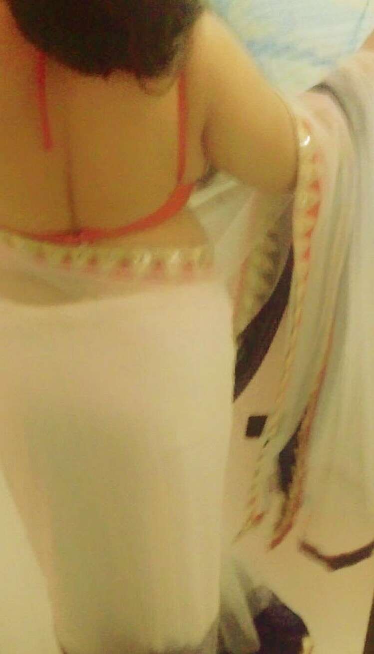 Naked Nri Saree Wali Bhabhi