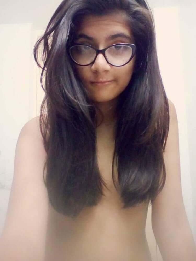 Cute Indian Teen Boobs - College girl's cute teen boobs pics Big Boobs Girl Naked photo, naked