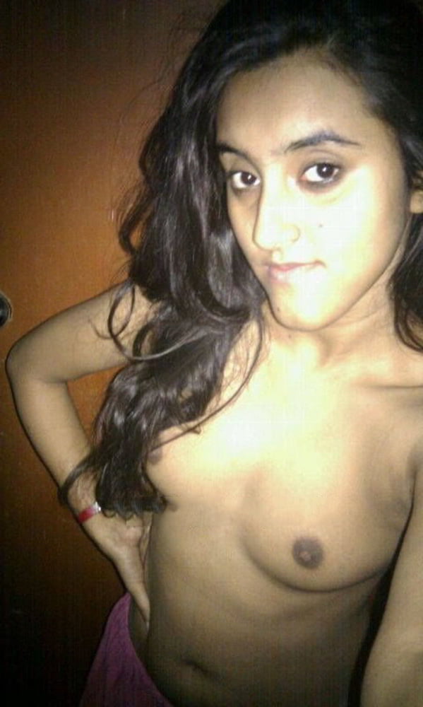Indian Petite Boobs - Indian Skinny Slut Showing Her Small Tits Photos College Girl Nude Pics