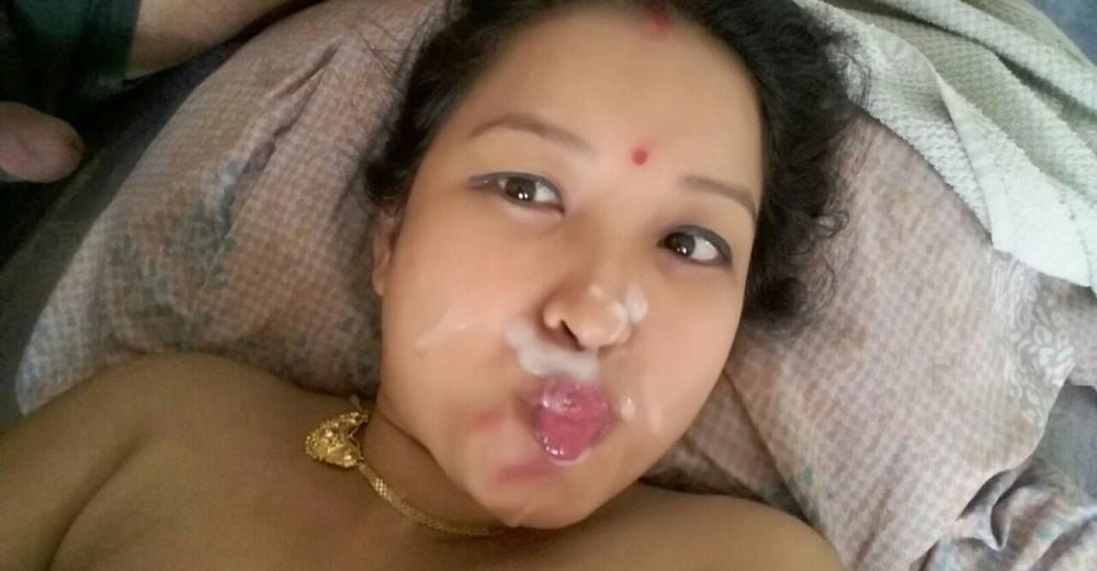 1000px x 521px - Indian Milf Bhabhi Blowjob Pics Bhabi Ke Muh Me Lund, huge boobs,