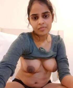 desi girl showing tits