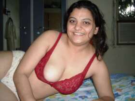 hot bahbhi with big boobs in bra