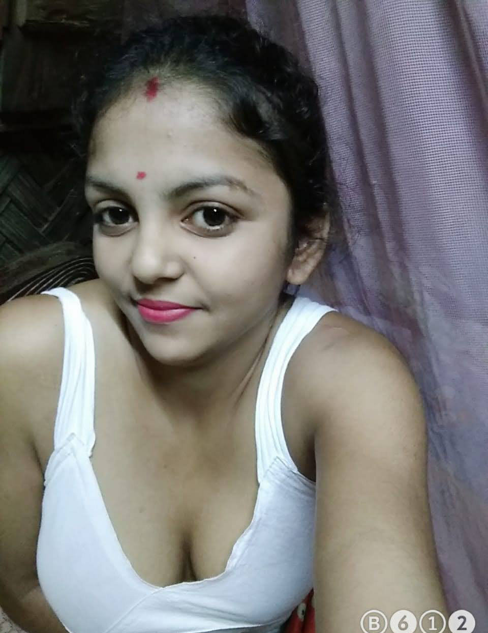 Indian Babe Nude Selfie - Juicy Indian Girl Nude Selfie Pictures GF Naked Photo, big tits, pussy